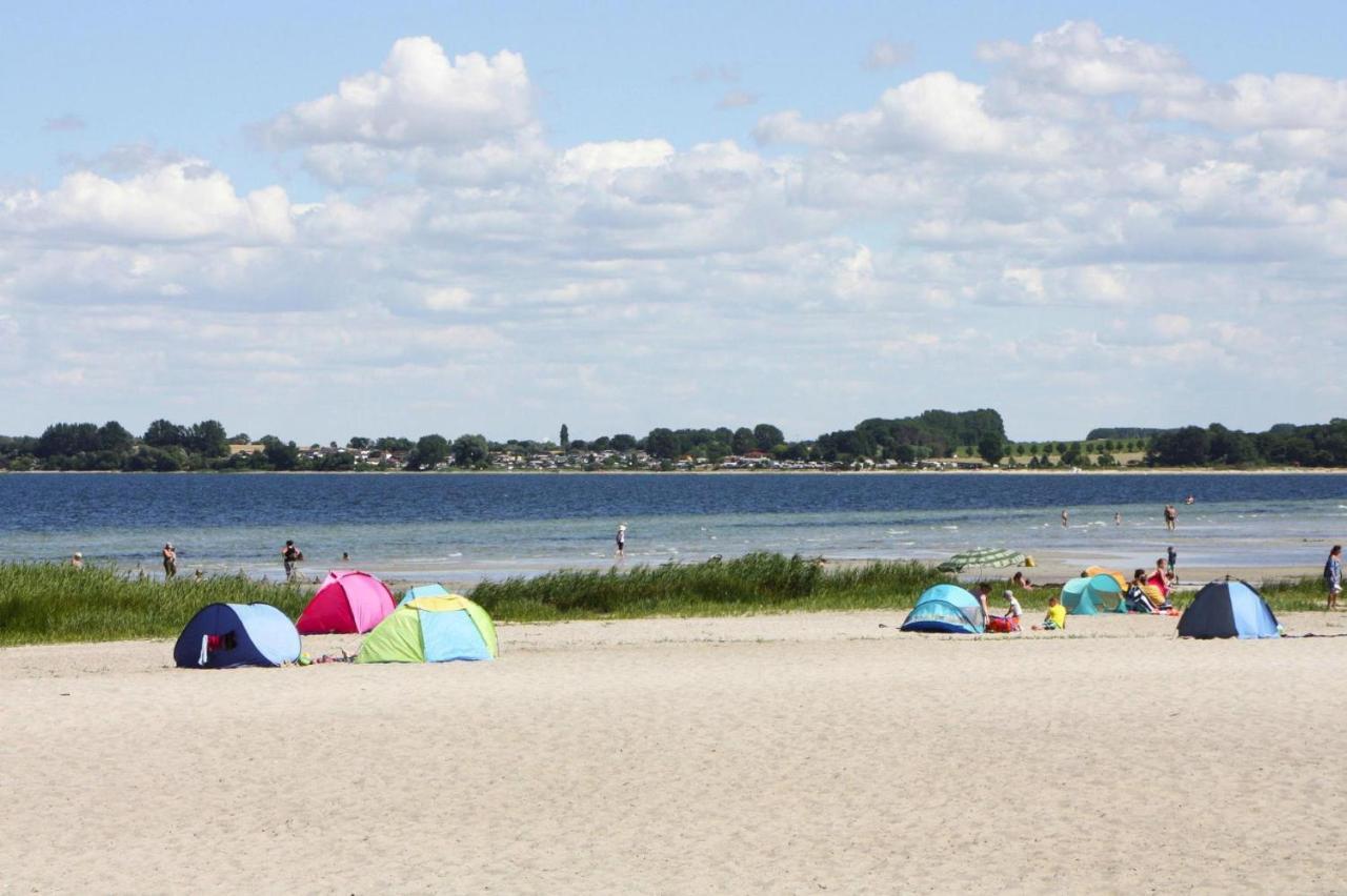 Reetdachhaus Mit Eigenem Strandkorb In Wohlenberg An Der Ostsee Exterior photo